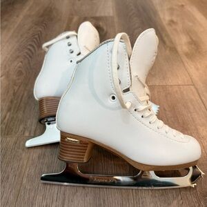 Jackson Freestyle ice skates